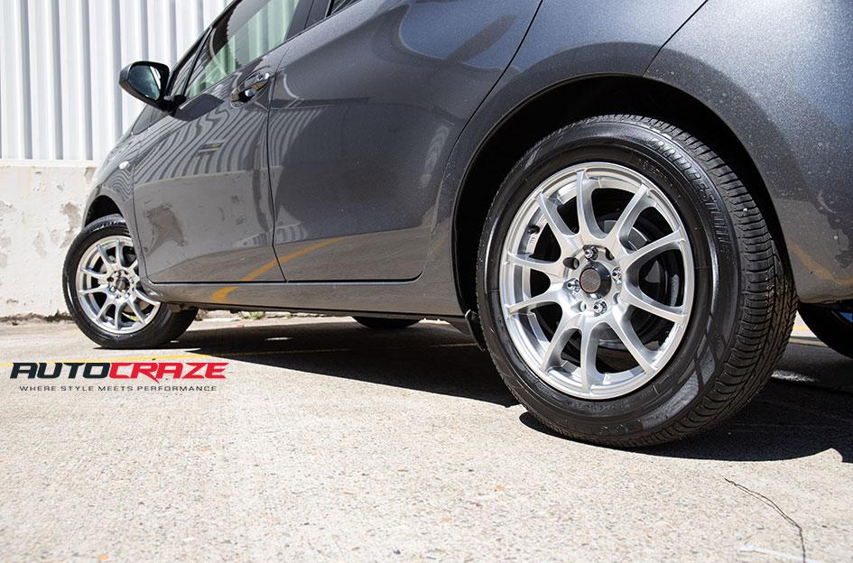 TOYOTA YARIS CHALLENGE HYPER SILVER